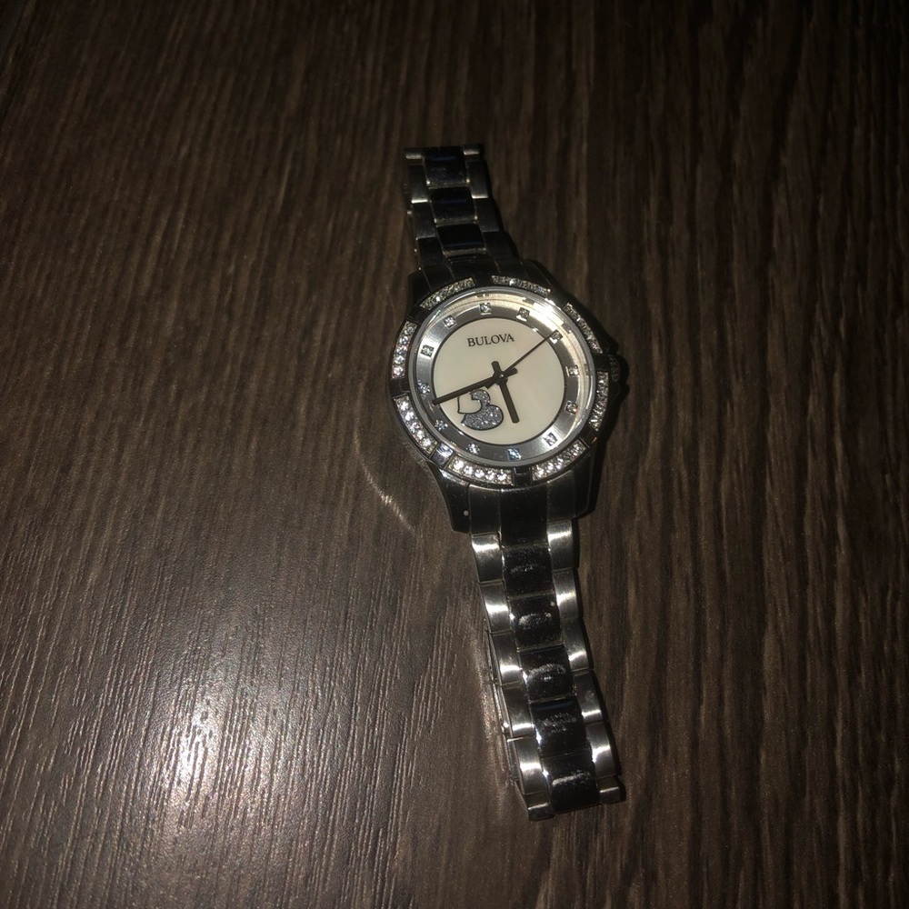 Bulova women’s watch, needs new battery!